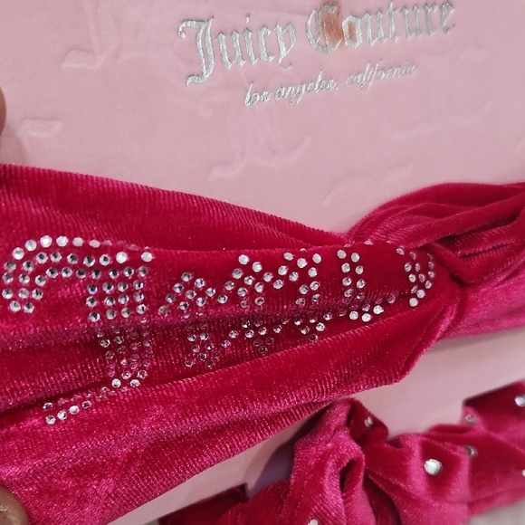 🩷🔹️Juicy Couture 🔹️2pc Pink Headband and Scrunchie   Velvet Set - Picture 2 of 2